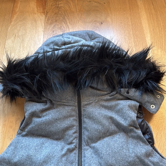 Gap Primaloft vest with fur trimmed hood women’s M - Picture 6 of 6